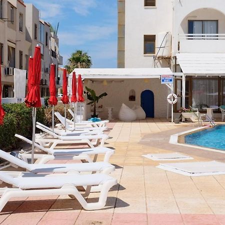 Amore Hotel Apts Paralimni Exterior foto